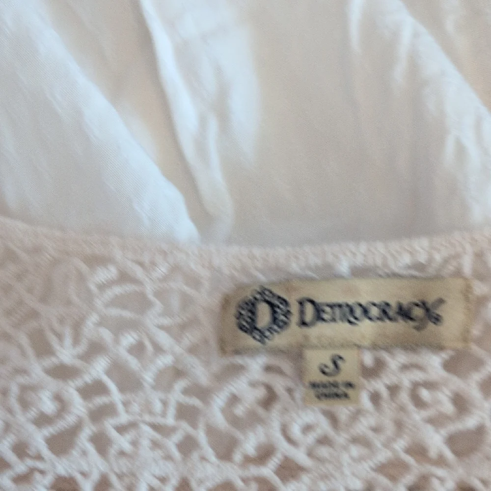 Democracy Ivory Lace Detail Flowy Blouse S                     -155JH